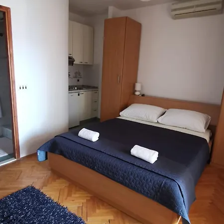 Three Bedroom With Terrace And Sea View Apartment *