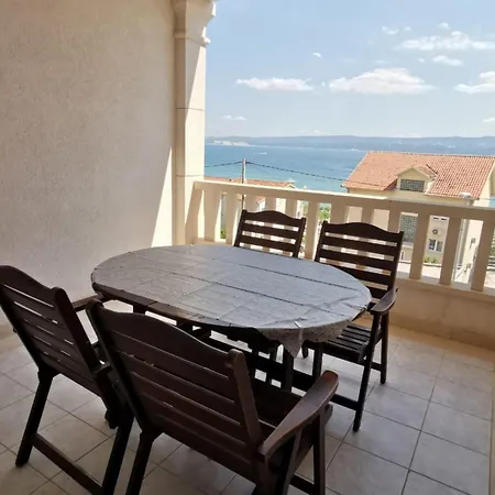 Three Bedroom With Terrace And Sea View *